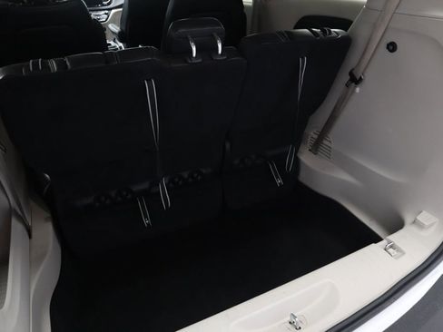 Used 2022 Chrysler Pacifica Touring-L FWD image 17
