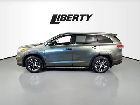 Used 2016 Toyota Highlander XLE image 4