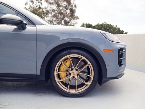 Certified 2025 Porsche Cayenne Turbo GT AWD/4WD image 11