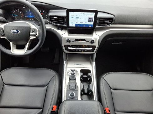 Certified 2022 Ford Explorer XLT w/ Equipment Group 202A image 15