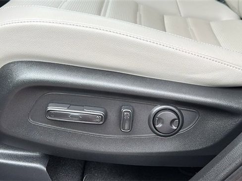 Used 2025 Honda CR-V EX-L image 11