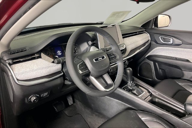 Used 2022 Jeep Compass Latitude w/ Mopar Graphics Package FWD image 14