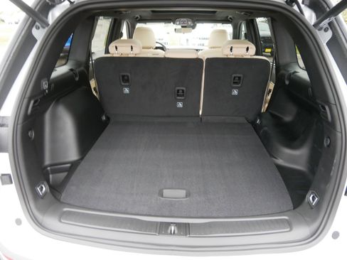 New 2025 Jeep Grand Cherokee Limited w/ Luxury Tech Group II image 3