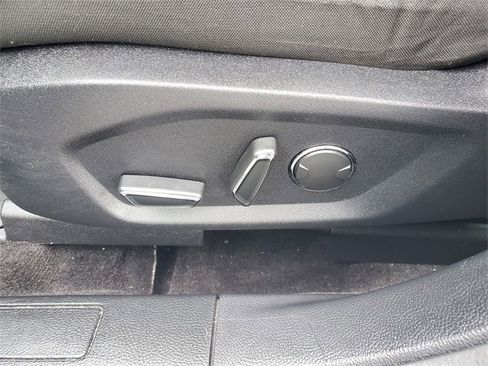 Used 2020 Ford Fusion SE image 16