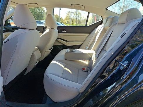 Certified 2022 Nissan Altima 2.5 SV FWD image 11
