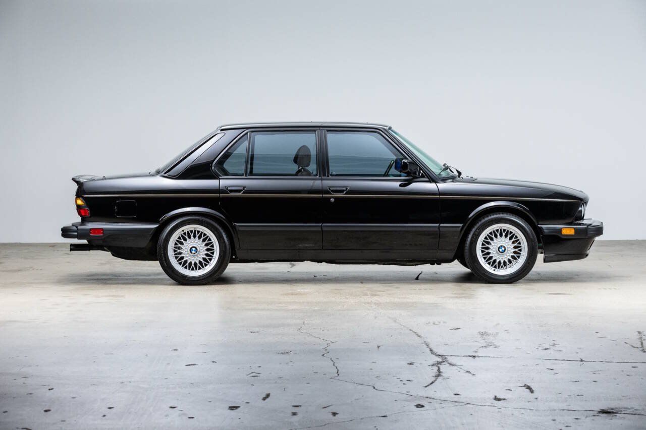 Used 1988 BMW M5 RWD image 4