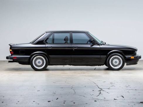 Used 1988 BMW M5 RWD image 4
