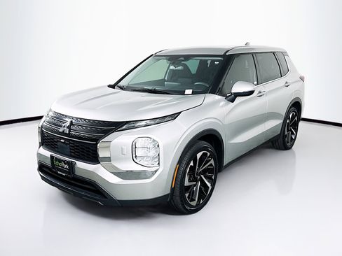 Used 2022 Mitsubishi Outlander ES image 3