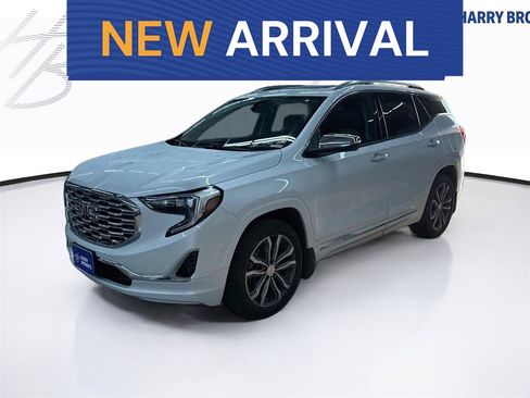 Used 2020 GMC Terrain Denali w/ Denali Premium Package AWD/4WD image 1