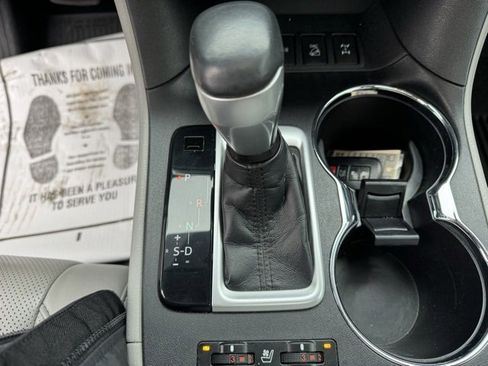 Used 2019 Toyota Highlander Limited image 17