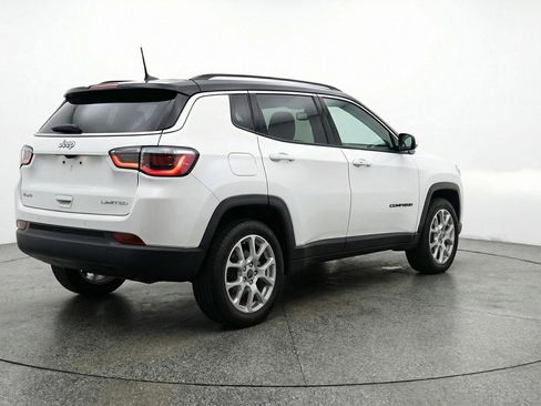 Used 2025 Jeep Compass Limited image 9