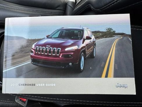 Used 2017 Jeep Cherokee Limited AWD/4WD image 22
