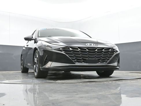 Used 2023 Hyundai Elantra Limited image 46
