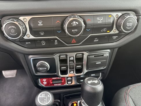 Used 2024 Jeep Wrangler Rubicon image 33