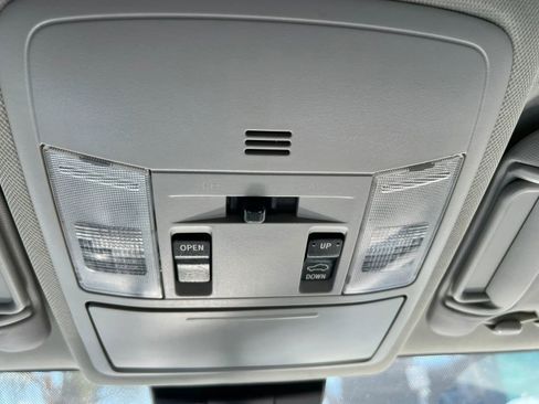 Used 2018 Toyota RAV4 XLE FWD image 21
