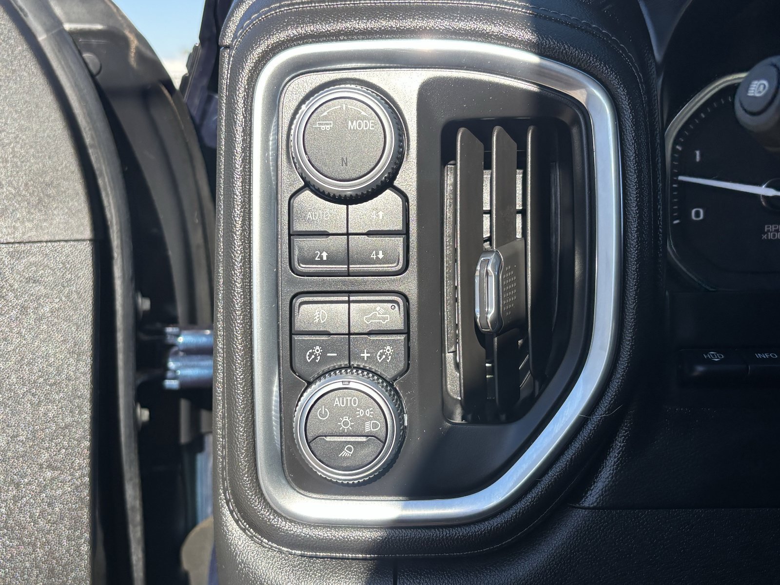 Used 2020 GMC Sierra 2500 Denali w/ Denali Ultimate Package AWD/4WD image 32