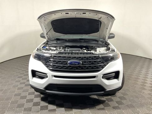 Used 2022 Ford Explorer XLT AWD/4WD image 8