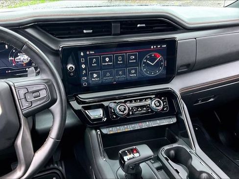 Used 2024 GMC Sierra 1500 AT4 w/ Technology Package AWD/4WD image 9