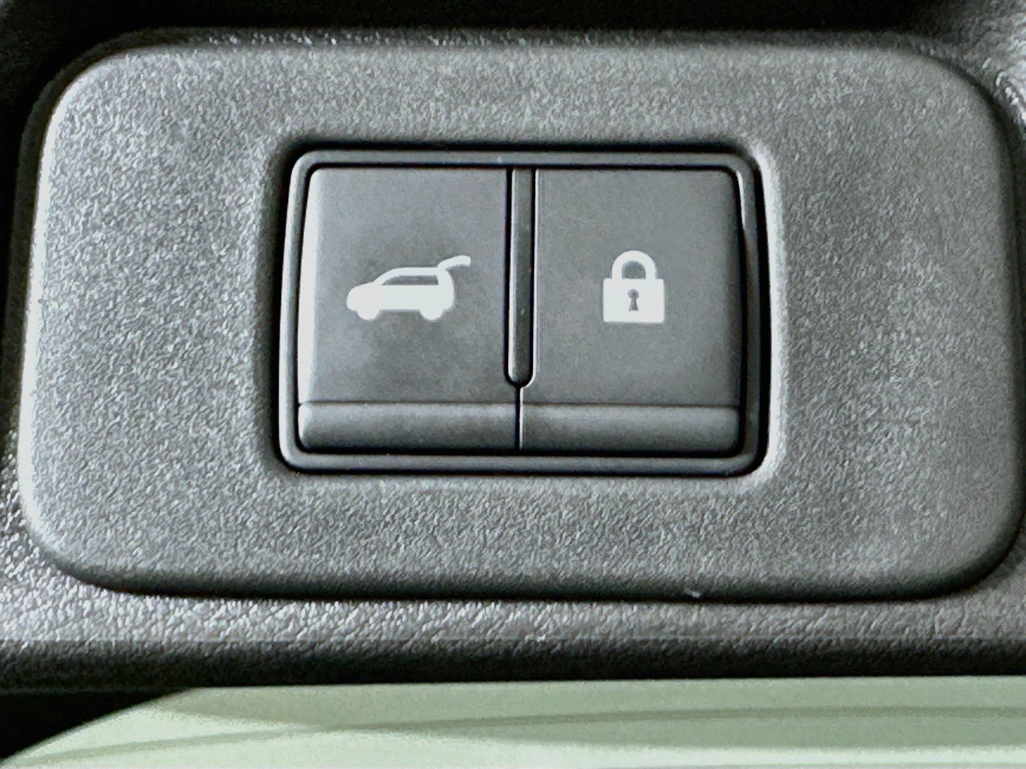 Used 2025 Nissan Rogue SV FWD image 28
