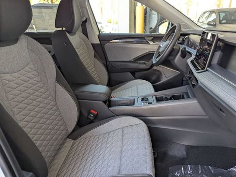 Certified 2025 Volkswagen Tiguan S FWD image 20