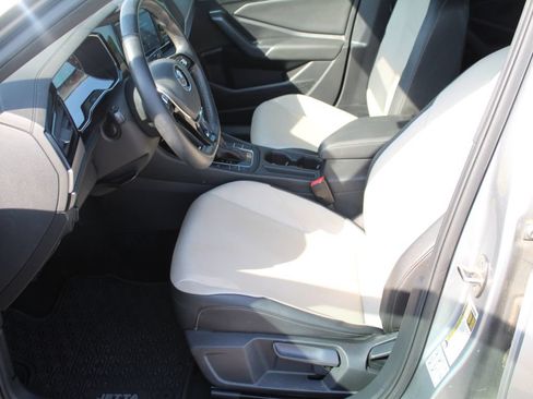 Used 2020 Volkswagen Jetta R-Line FWD image 10
