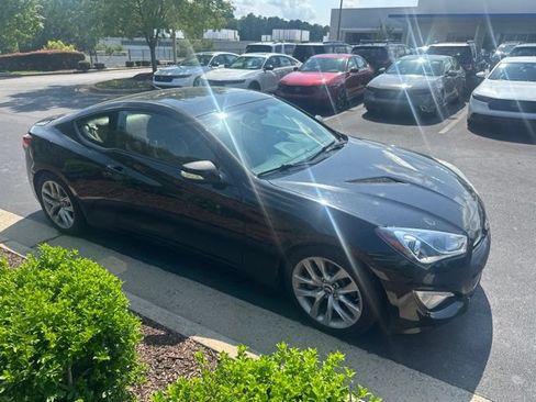 Used 2014 Hyundai Genesis 3.8 RWD image 9