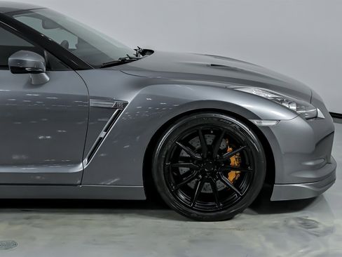 Used 2010 Nissan GT-R Premium image 15