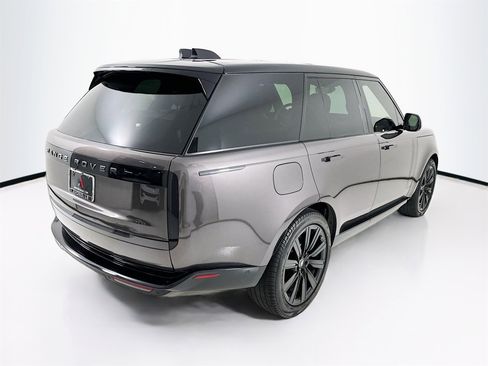 Used 2025 Land Rover Range Rover SE image 8
