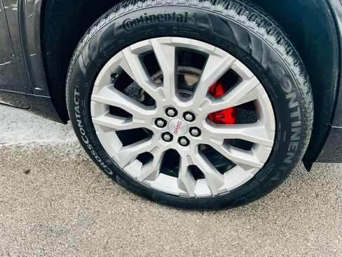 Used 2024 GMC Acadia Denali w/ Super Cruise Package image 12