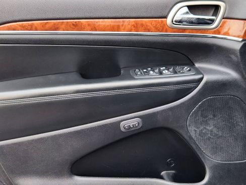 Used 2013 Jeep Grand Cherokee Limited image 25