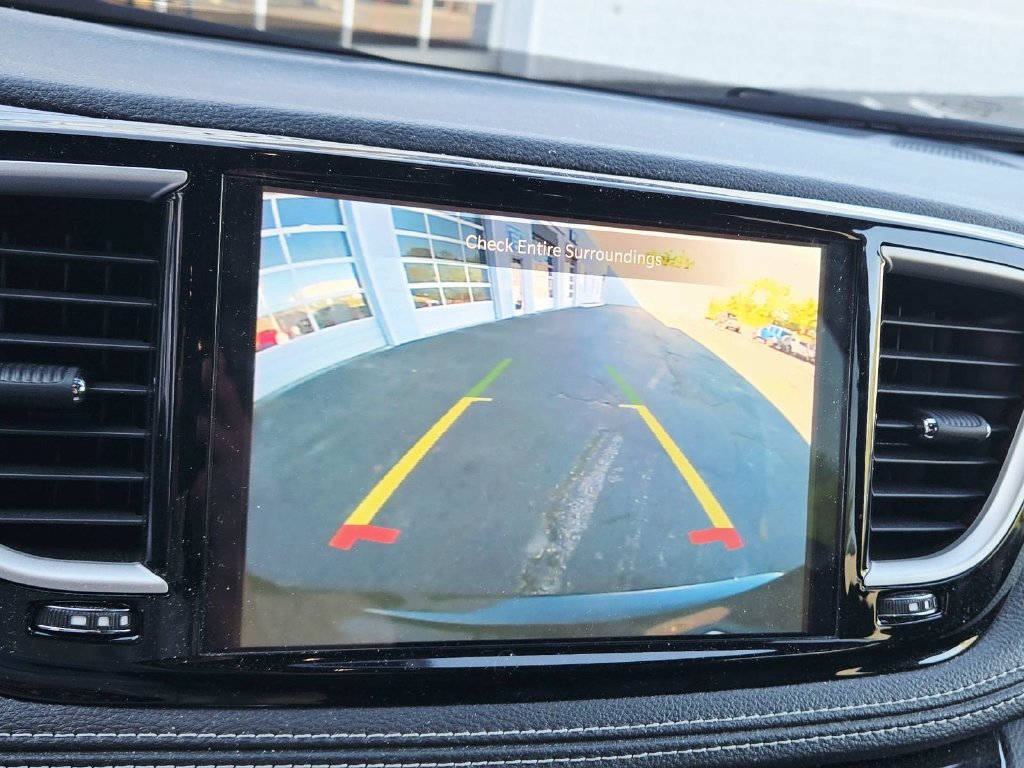 Certified 2025 Chrysler Pacifica Select FWD image 26