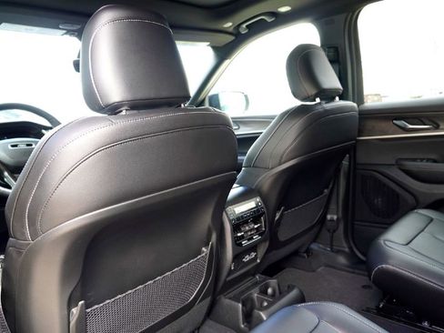 New 2025 Jeep Grand Cherokee L Limited image 24