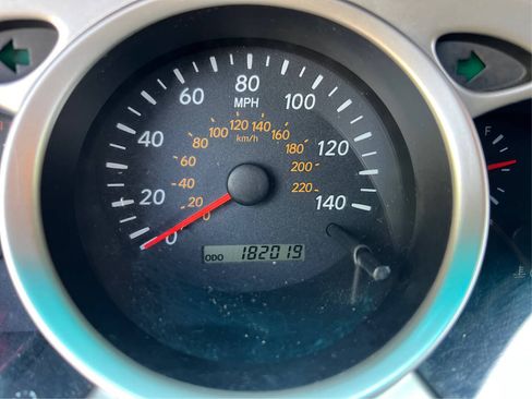 Used 2005 Toyota Highlander 4WD V6 w/ 3rd Row image 16