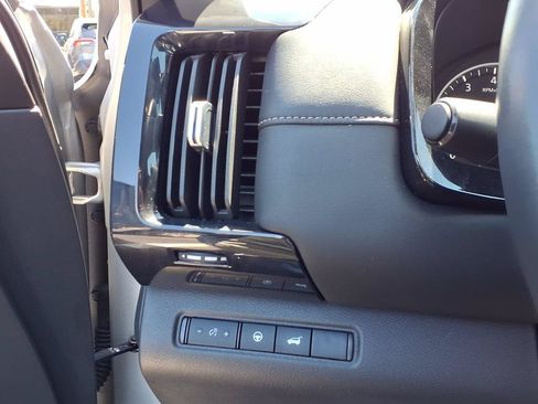 Used 2025 Nissan Pathfinder SV AWD/4WD image 19