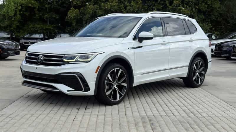 Used 2022 Volkswagen Tiguan SEL R-Line AWD/4WD image 2