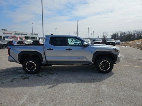 Used 2025 Toyota Tacoma TRD Off-Road image 7
