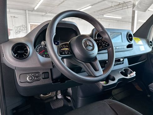 Used 2024 Mercedes-Benz Sprinter 2500 image 9