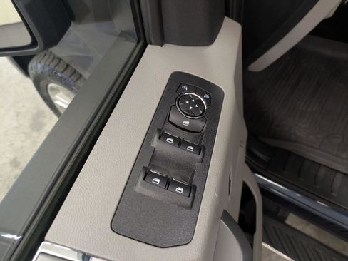 Used 2019 Ford F150 XLT w/ Equipment Group 302A Luxury AWD/4WD image 15