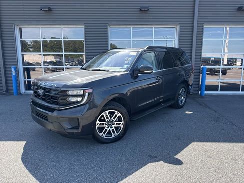 Used 2025 Ford Expedition Active AWD/4WD image 1
