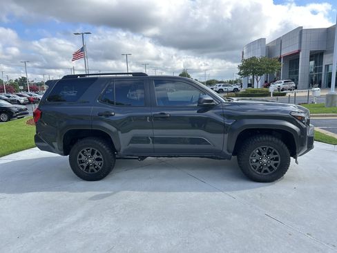 Used 2025 Toyota 4Runner SR5 AWD/4WD image 11