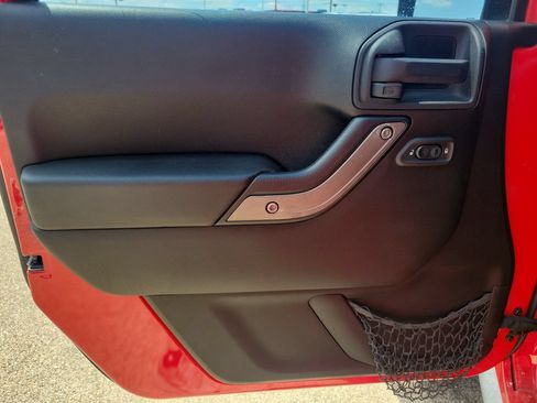 Used 2015 Jeep Wrangler Unlimited Sport w/ Quick Order Package 24S AWD/4WD image 17