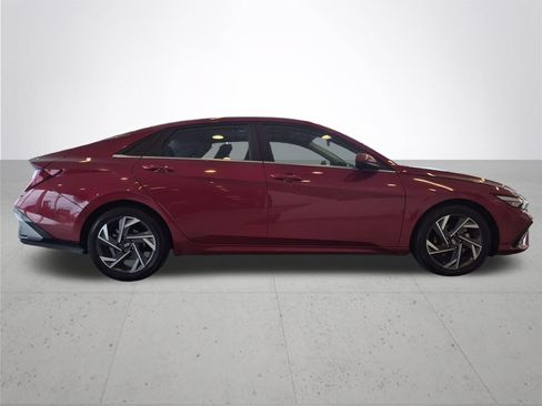 Used 2025 Hyundai Elantra SEL FWD image 6