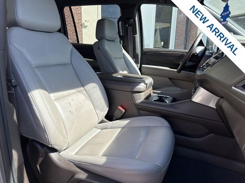Used 2023 Chevrolet Suburban LT w/ Luxury Package AWD/4WD image 9