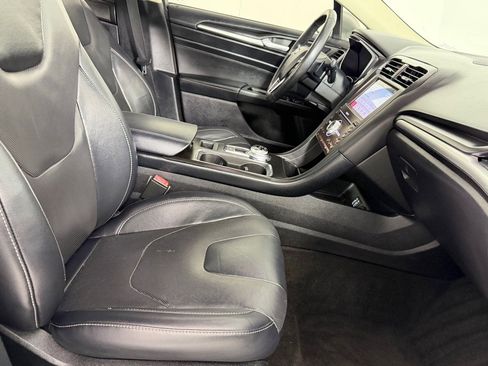 Used 2019 Ford Fusion Titanium image 26