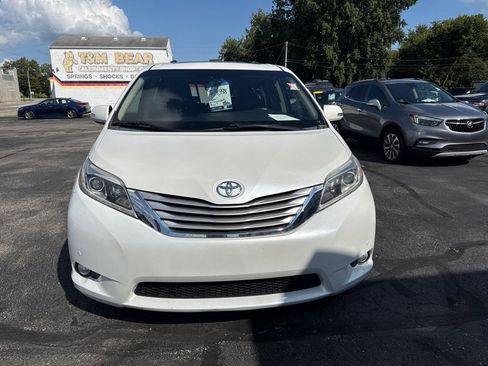 Used 2015 Toyota Sienna Limited Premium FWD image 2