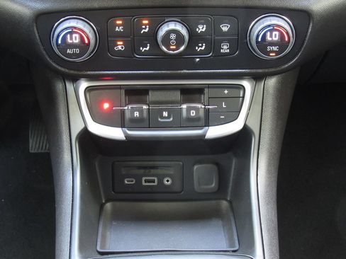 Used 2023 GMC Terrain SLT w/ Tech Package AWD/4WD image 30