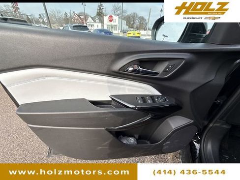 Used 2025 Chevrolet Trax LT w/ Driver Confidence Package image 23