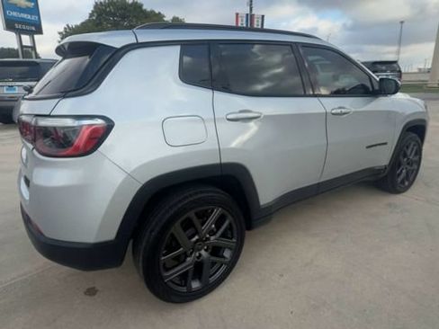 Used 2026 Jeep Compass Latitude AWD/4WD image 8