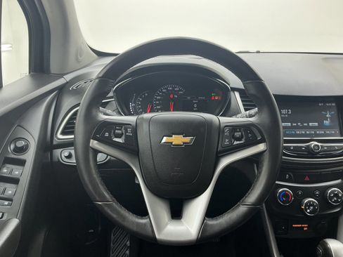 Used 2017 Chevrolet Trax LT w/ LT Convenience Package image 21