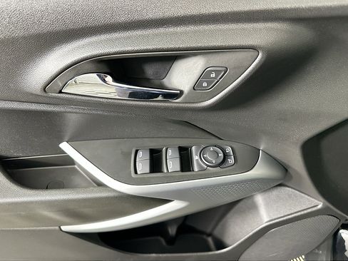 Used 2025 Chevrolet Trax RS w/ Sunroof Package image 15